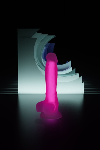 Прозрачно-розовый фаллоимитатор, светящийся в темноте, Clark Glow - 22 см. Прозрачно-розовый фаллоимитатор, светящийся в темноте, Clark Glow - 22 см.