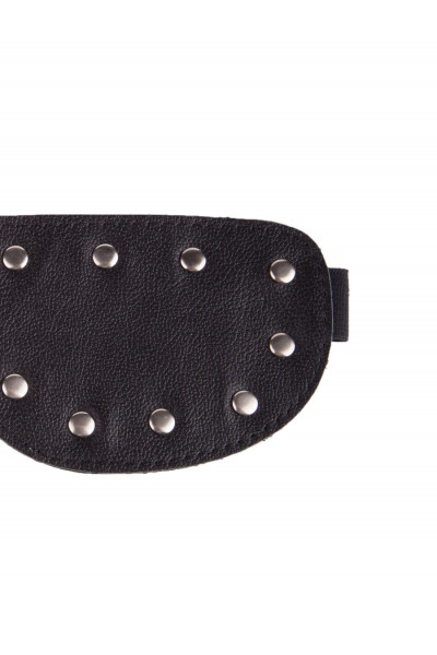 Черная кожаная маска на глаза с заклепками Черная кожаная маска на глаза с заклепками