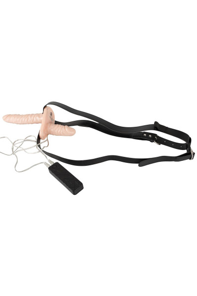 Телесный женский страпон с вагинальной пробкой Strap-On Duo - 15 см. Телесный женский страпон с вагинальной пробкой Strap-On Duo - 15 см.