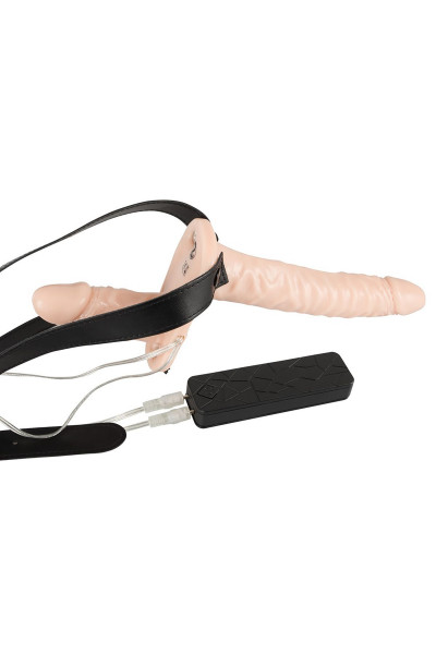 Телесный женский страпон с вагинальной пробкой Strap-On Duo - 15 см. Телесный женский страпон с вагинальной пробкой Strap-On Duo - 15 см.