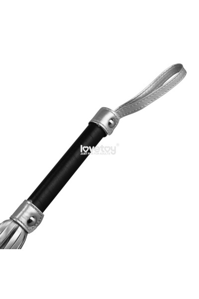 Серебристая плетка Struggle My Flogger с черной ручкой - 45 см. Серебристая плетка Struggle My Flogger с черной ручкой - 45 см.