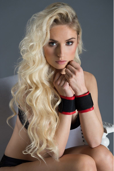 Полиуретановые манжеты для фиксации рук вместе Bound Together Wrist Restraints Полиуретановые манжеты для фиксации рук вместе Bound Together Wrist Restraints